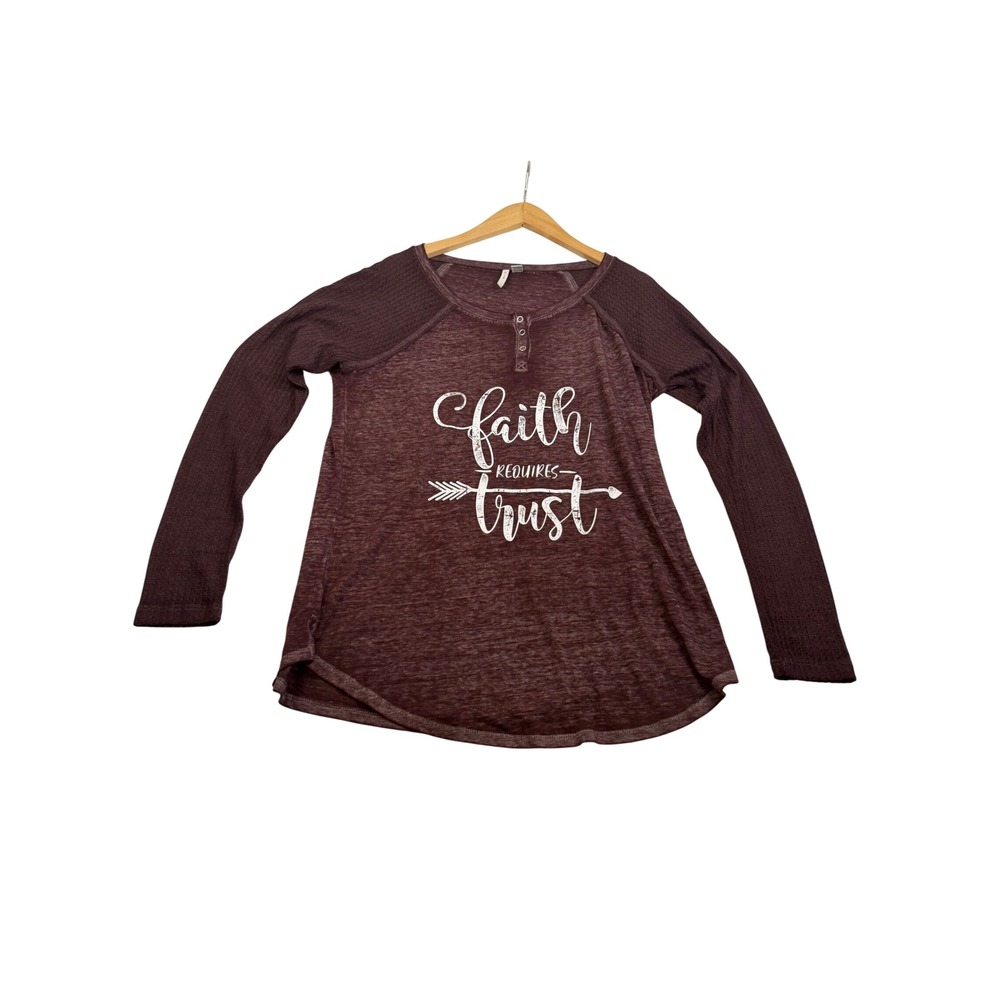 EST. 1946 Women Faith Requires Trust Graphic Henley Waffle Sleeve Top Burgundy M